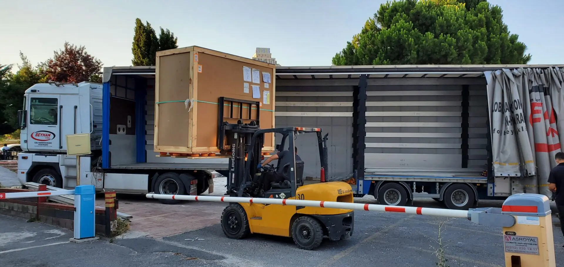 Relocarea Echipamentelor Medicale și Logistică